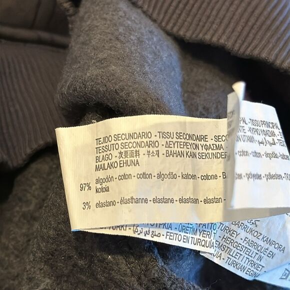 Zara Boys Dark Grey Crewneck Sweatshirtry with Text Writing All Over - Size 9 - Picture 6 of 7